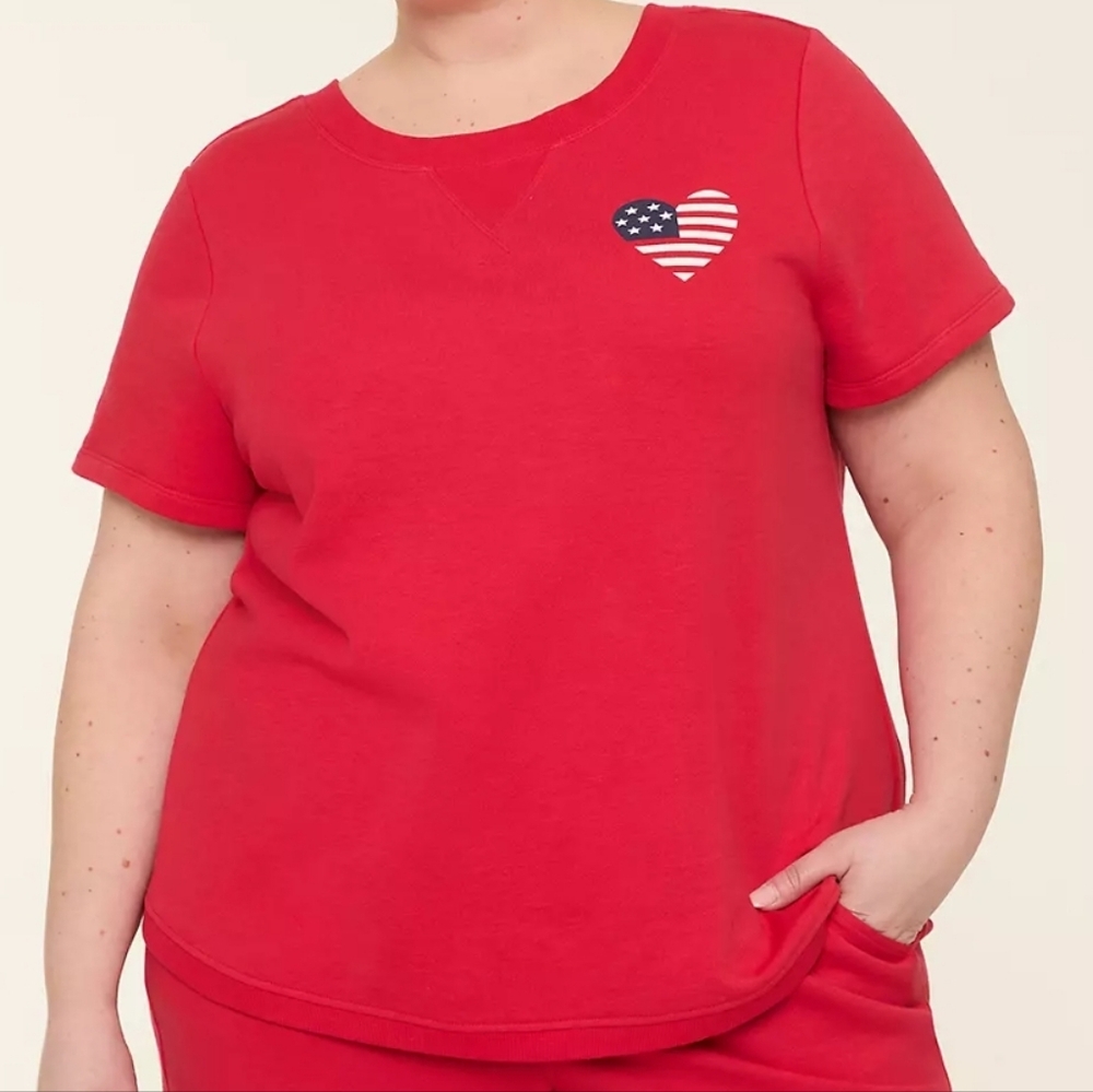 NWT Lane Bryant LIVI Red Short Sleeve Tee with Heart Flag Accent Size 26/28
